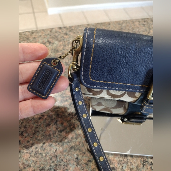 Coach Special Edition Fall 2004 Leather Signature C Wristlet Purse Buckle - Picture 10 of 11